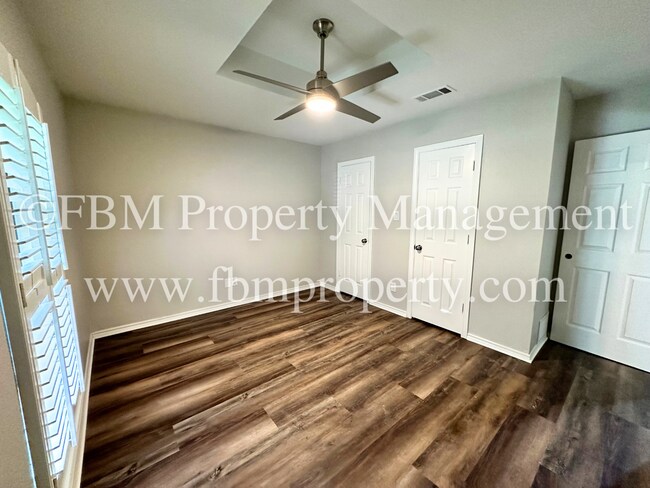 Building Photo - Charming 3 Bedroom, 2.5 Bathroom Home in A...