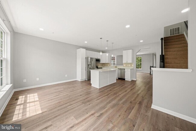 Building Photo - 154 Fieldstone Ct
