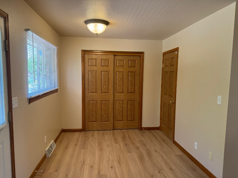 Building Photo - 3843 Capitol Dr