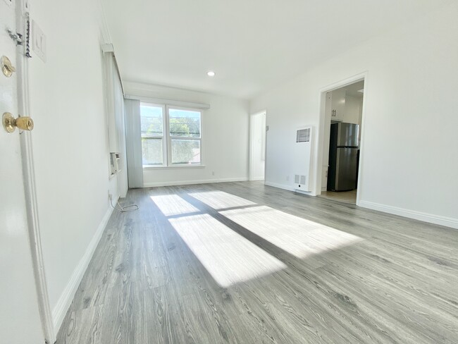 Building Photo - 1518 Laurel Canyon Blvd