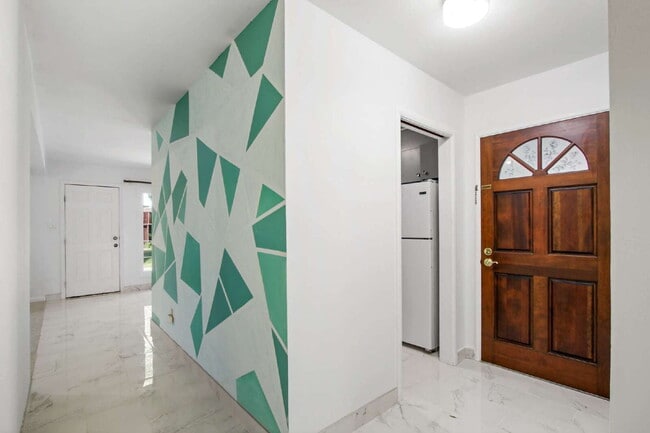 Building Photo - Available Now or Fall. Old East Davis Rental with Spacious Yard, Bonus Room & Easy Bike Access to...