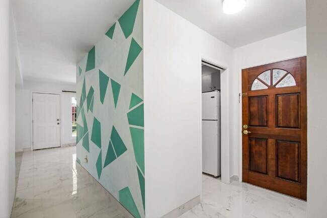 Building Photo - Old East Davis Rental with Spacious Yard, Bonus Room & Easy Bike Access to UC Davis