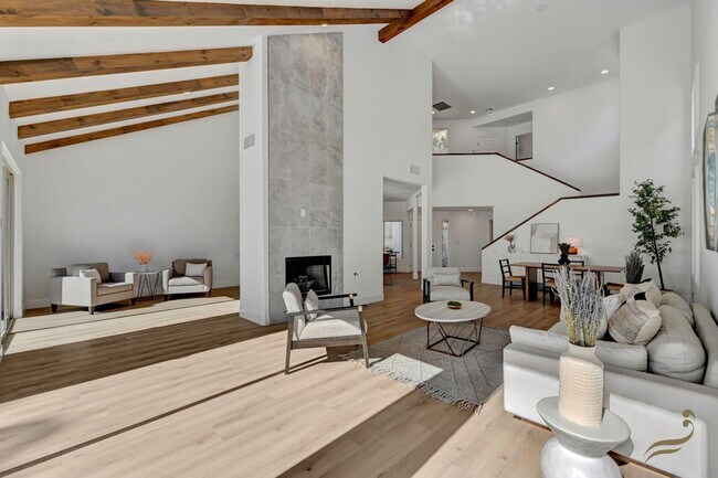 Building Photo - 3 Bedroom, 2.5 Bath Golf Course Home in Guard-Gated Canyon Gate