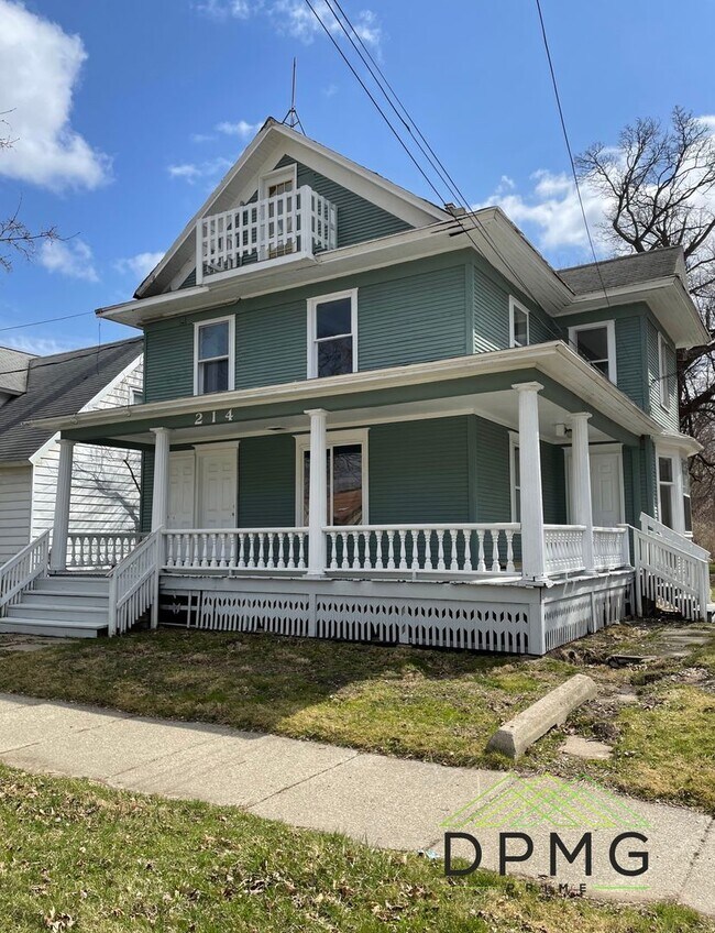 Building Photo - 214 E Elm St