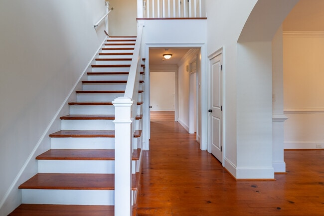 Building Photo - 202 Lagoon Dr