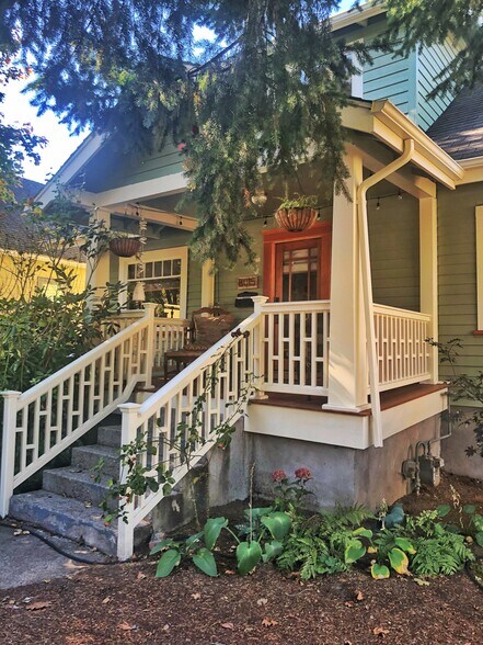 Primary Photo - 8015 N John Ave