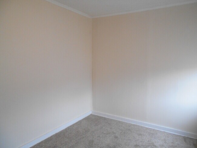 Building Photo - 3865 Roseberry St