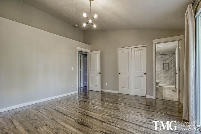 Building Photo - Stylish One-Level Living in East Vancouver!