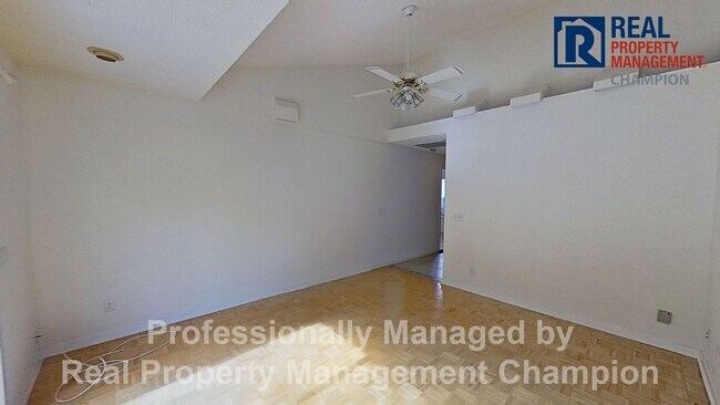 Building Photo - Spacious 3 BD/3 BA Home with Open Floorpla...