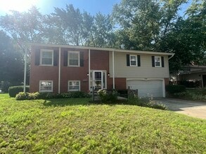 Building Photo - 204 Basswood Dr