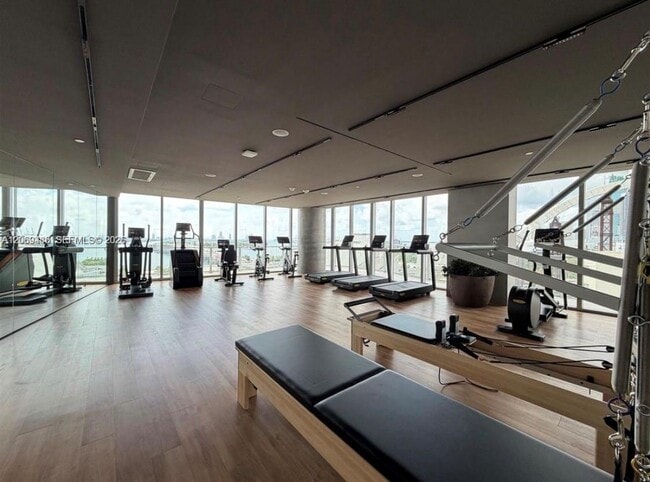 Building Photo - 1400 Biscayne Blvd