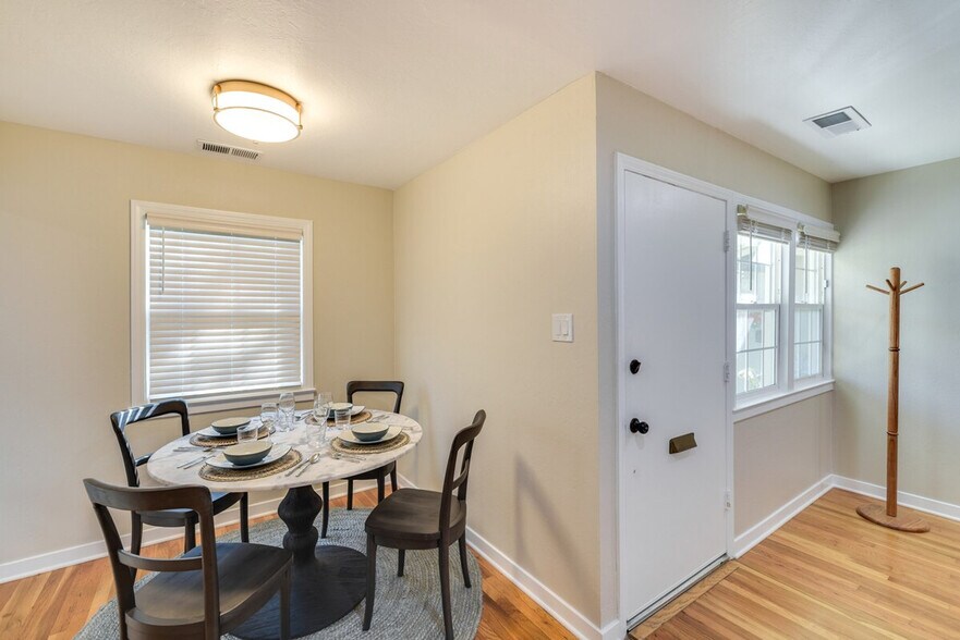 Building Photo - 1995 Creek Dr