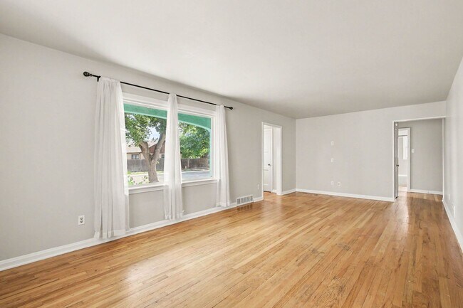 Building Photo - Great Home ready now Great Neighborhood!