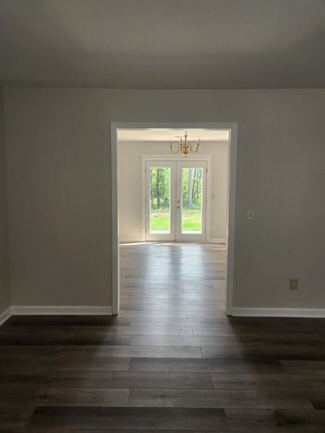 Building Photo - Lovely 4 Bedroom 3 Bath Coming Available Now