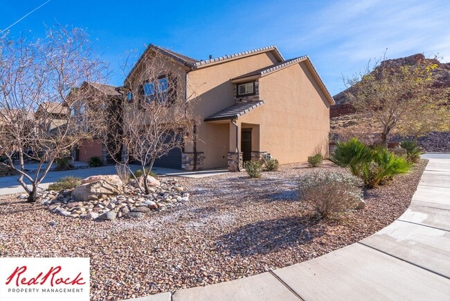 Building Photo - 4 Bed/2.5 Bath Townhome in Desert Bluff!