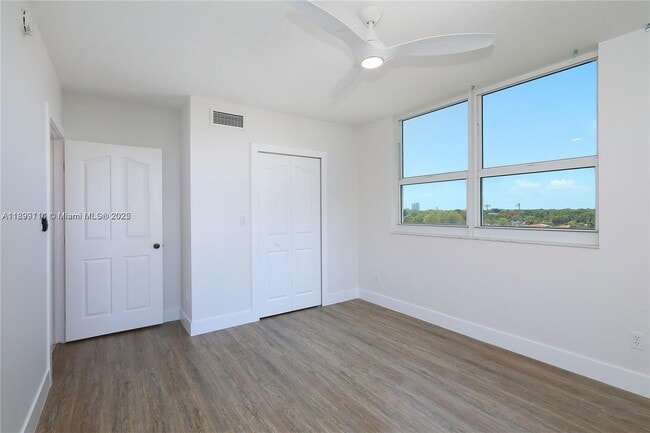 Building Photo - 2665 SW 37th Ave