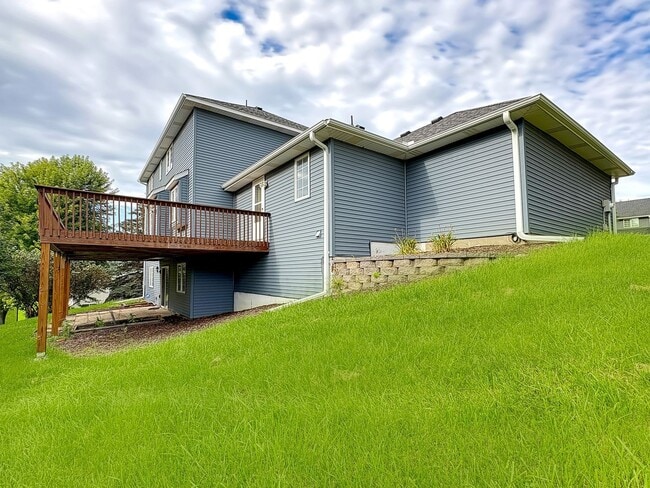 Building Photo - 1839 Valley Ridge Trail S
