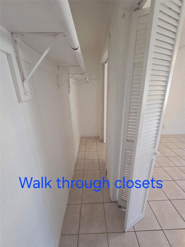 Building Photo - 1007 N 19th Ave