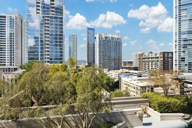 Building Photo - 360 Nueces St