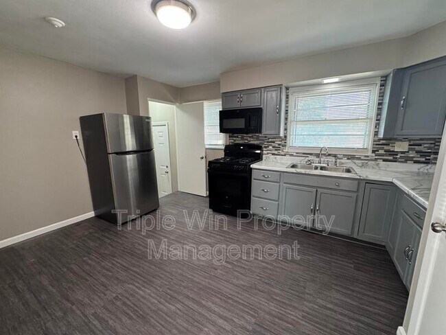 Building Photo - 8629 Elwyn Dr