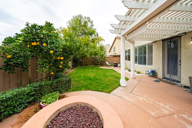 Building Photo - 6655 Hollycrest Ct