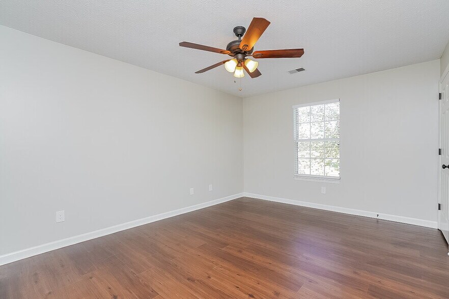 Building Photo - 161 S Birchwood Dr