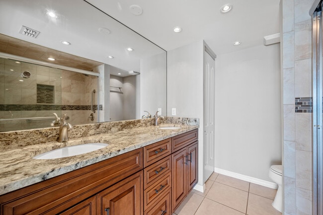 Building Photo - 995 N Hwy A1A