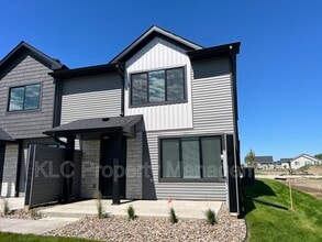 Building Photo - 601 Hart Ln