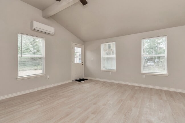 Building Photo - 211 Stiles St