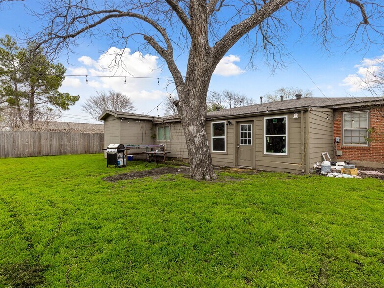 Building Photo - 4016 Acacia St