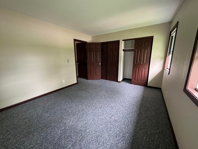 Building Photo - 6455 N 106th St
