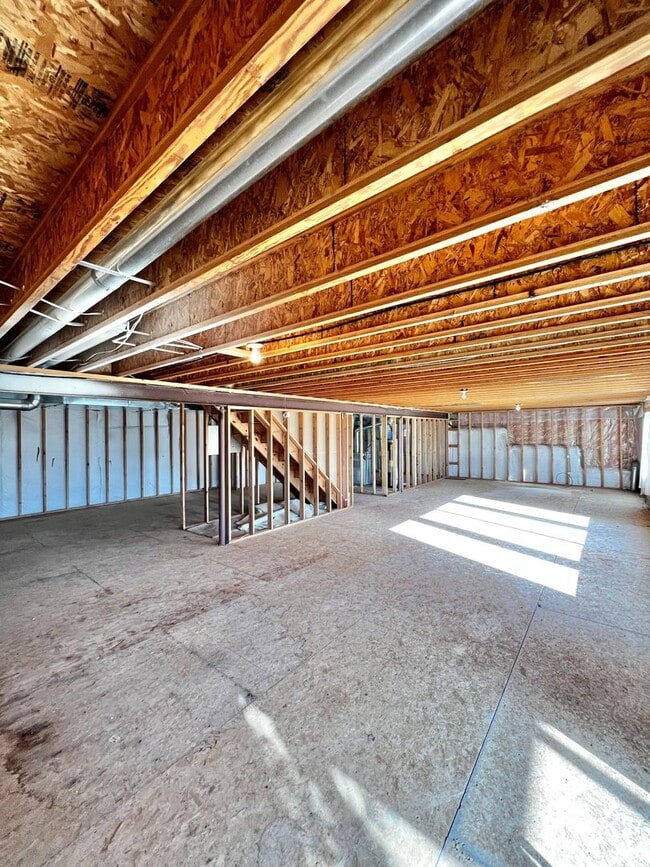 Building Photo - 4 bed, 3 bath Home in Huntington Hills Nei...