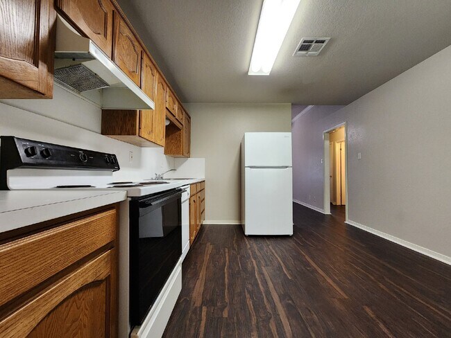 Building Photo - Act fast! Don't let this opportunity slip by. Contact us today to schedule your showing!