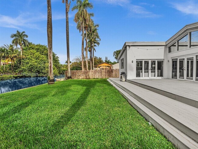 Building Photo - 20120 NE 25th Ct