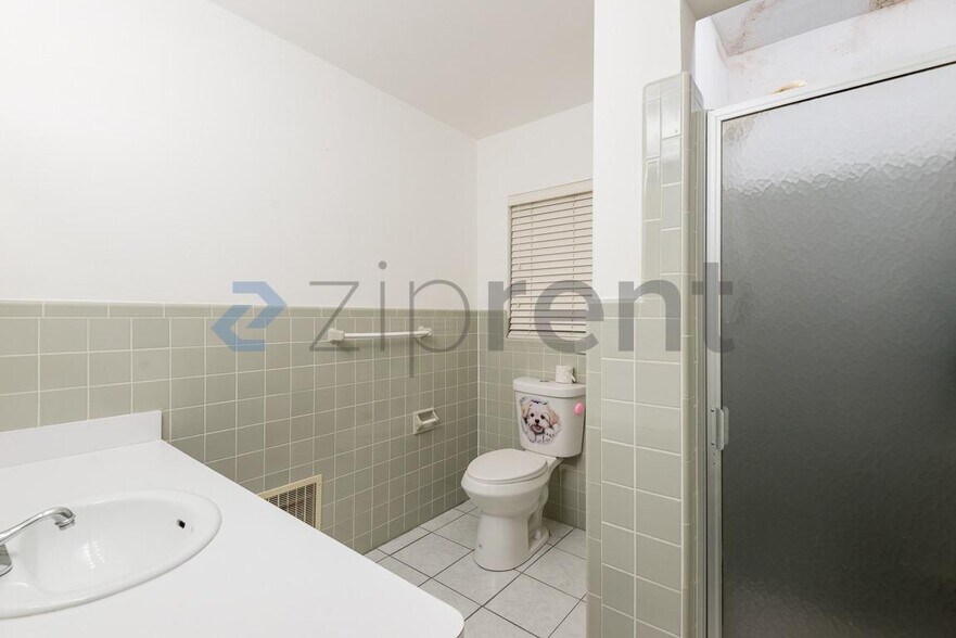 Building Photo - Unit