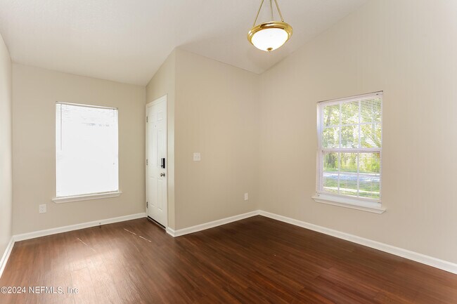 Building Photo - 8566 Maple St