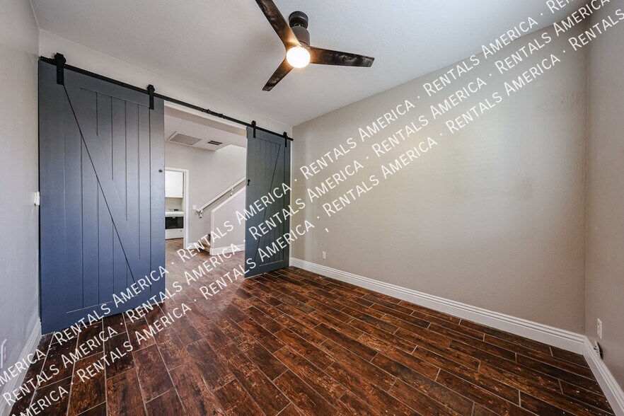 Building Photo - 7223 N 73rd Dr