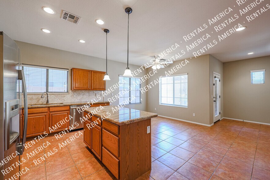 Building Photo - 16021 W Custer Ln