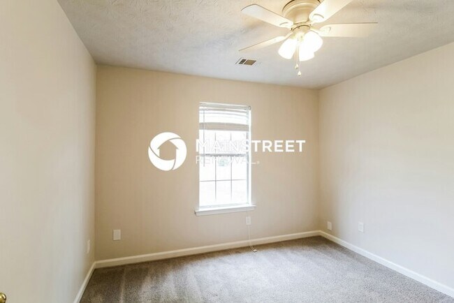 Building Photo - 3 Bedroom Pet-Friendly Home in Covington, GA with Main Street Renewal