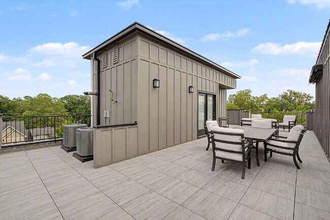 Building Photo - Townhome with Elevator at Park Station in Cary