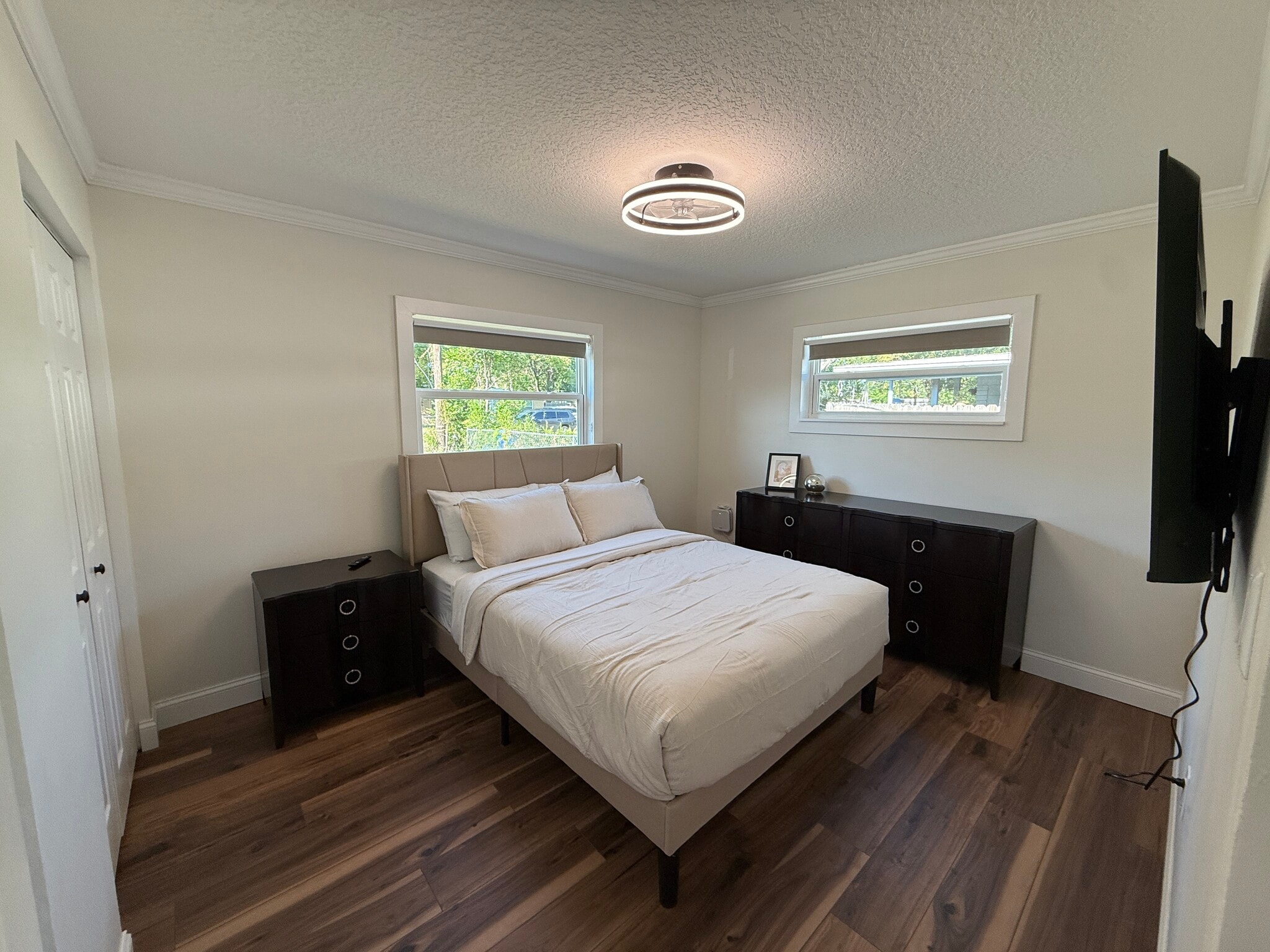 Building Photo - 709 Suzette Dr