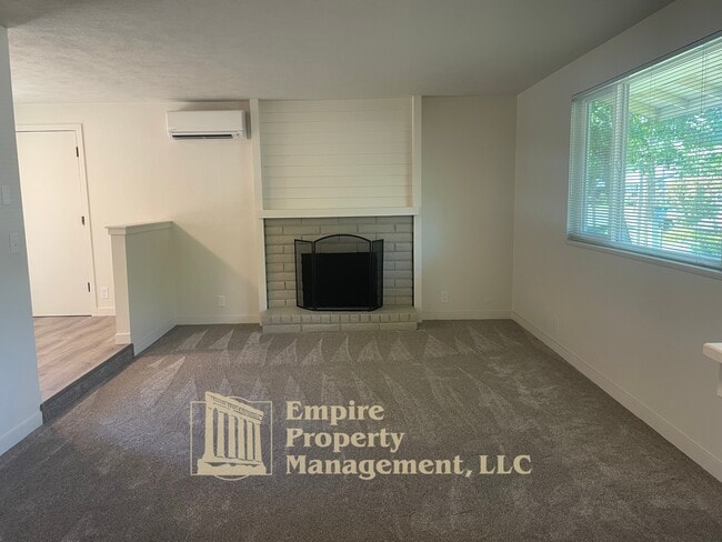 Building Photo - 2312 Willona Dr