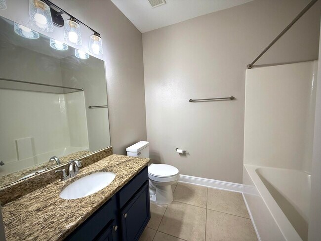 Building Photo - 399 Pin Oak Loop