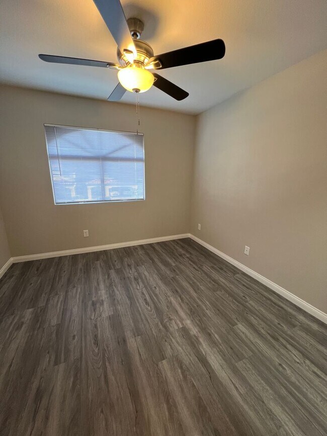 Building Photo - Newly Renovated Enclaves Condo!