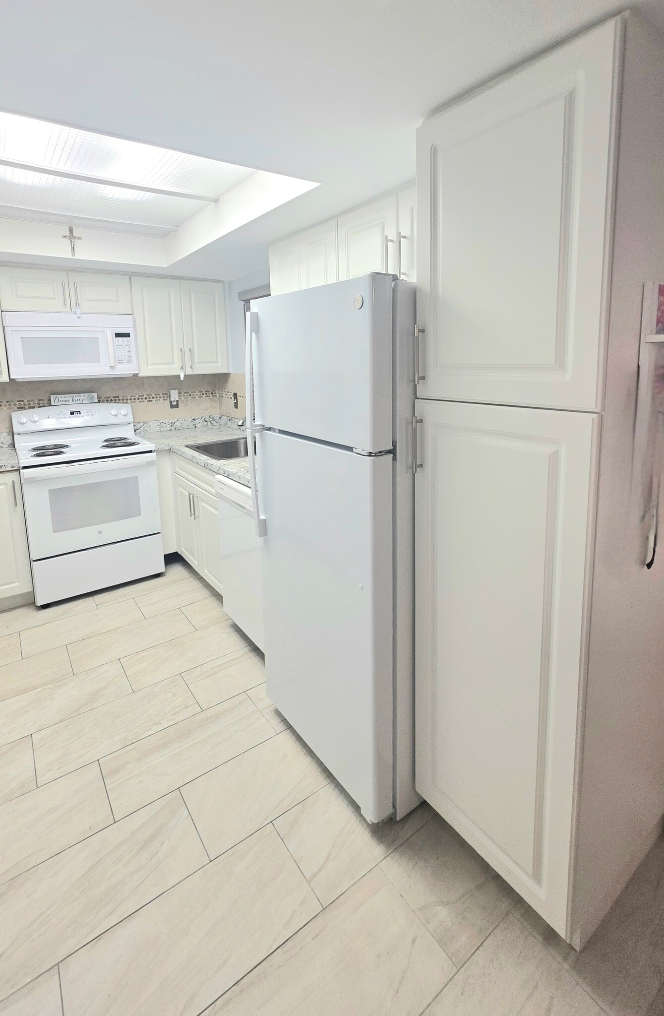 Building Photo - 4143 N Ocean Blvd