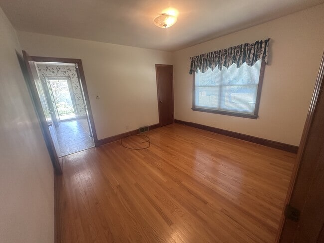 Building Photo - 1123 Franklin Turnpike