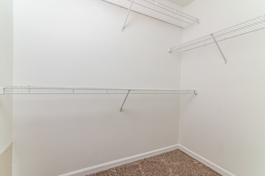 Building Photo - 107 Walton Trce S