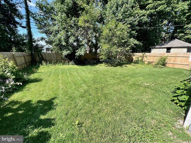 Building Photo - 3119 Harview Ave