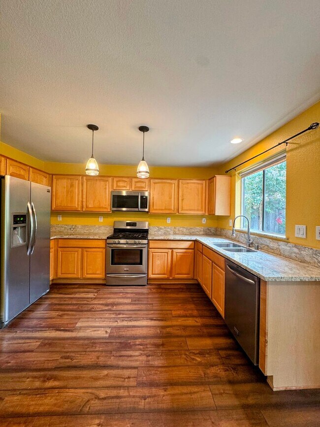 Building Photo - 477 Fisher Cir