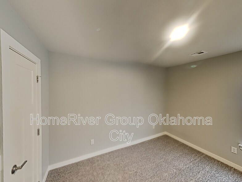 Building Photo - 17604 Hampton Park Dr